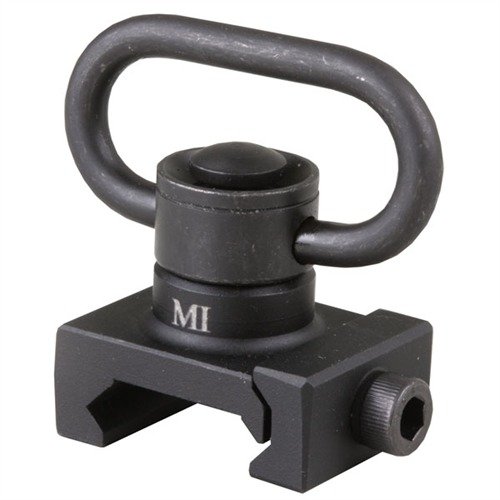MCTAR-08HD offers a heavy-duty sling attachment with a 360º rotating swivel, ensuring reliable performance in extreme tactical operations.