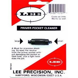 PRIMER POCKET CLEANER od LEE PRECISION má dvojitý design pro efektivní čištění velkých a malých primer pocketů, zajišťuje lepší přesnost a bezpečnost při sezení primerů.