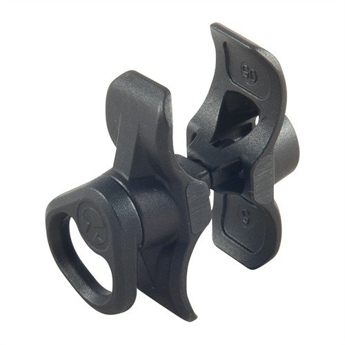 FORWARD SLING MOUNT od MAGPUL je robustní montáž pro Mossberg 500/590 a Remington 870, kompatibilní s QD Sling Swivels a clip-in úchyty, odolná proti opotřebení.