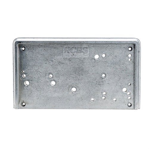 Ušetřete čas a prostor s ACCESSORY BASE PLATE 3 od RCBS. Rychle připevněte a odmontujte různé nástroje na pracovní plochu bez zbytečných děr.